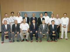 協定を締結した県、市町村の関係者と組合員